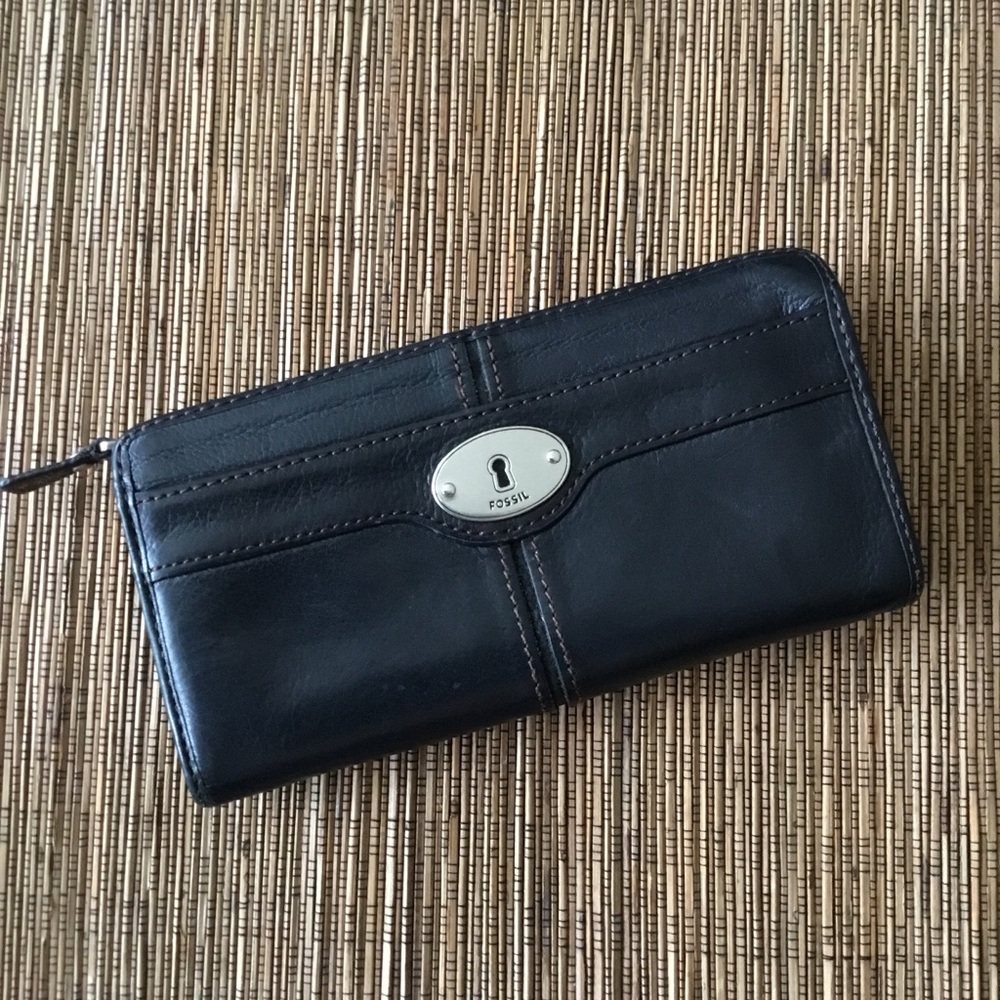 Fossil Keyhole Leather Wallet